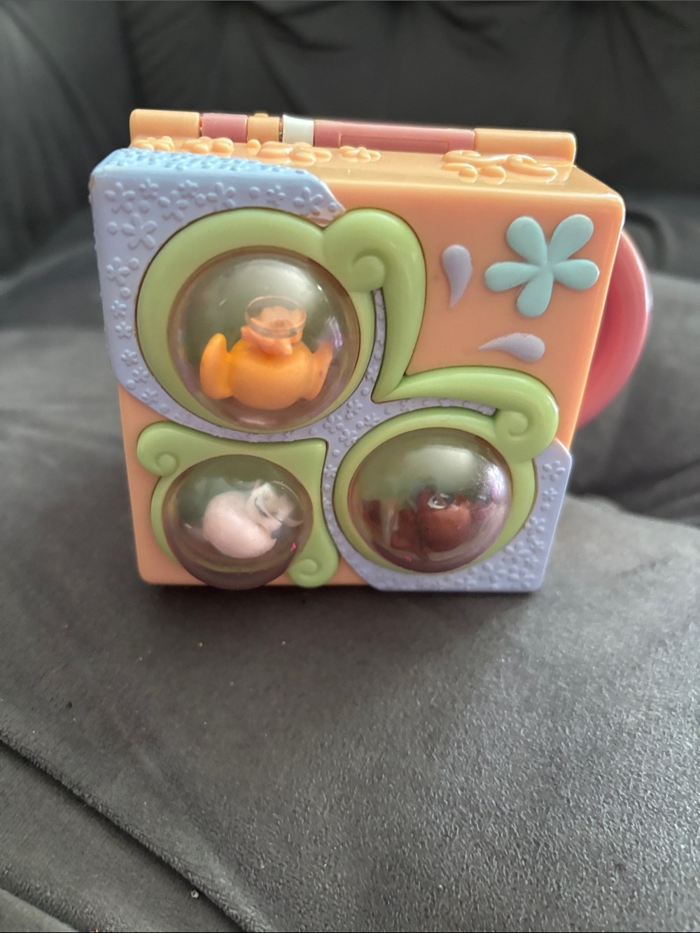 Littlest Pet Shop Teeniest Tiniest playset/ and 3 mini pets
